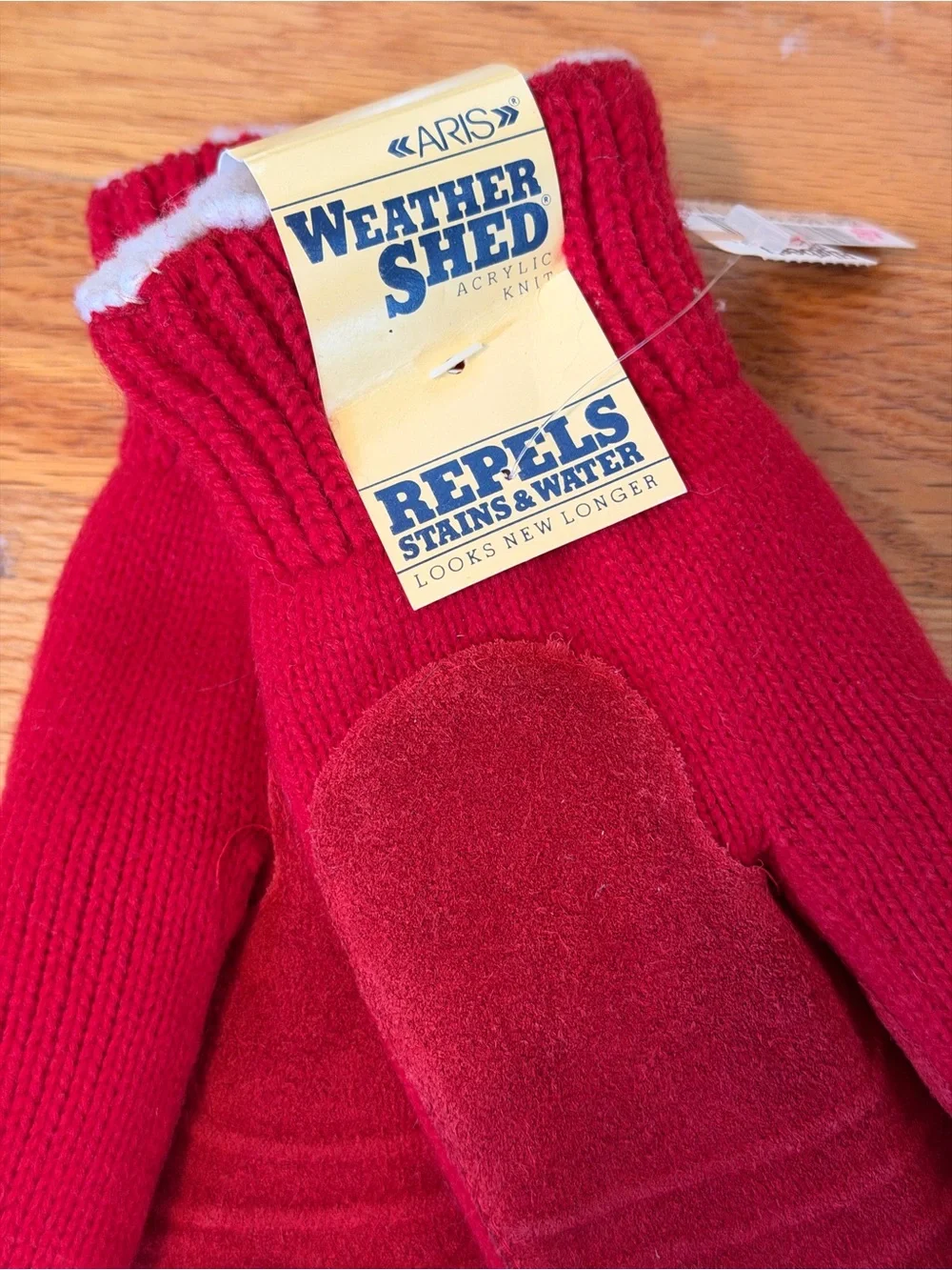 🆕Aris Weather Shed ladies Acrylic knit red‎ mittens NWT Palm lining Winter